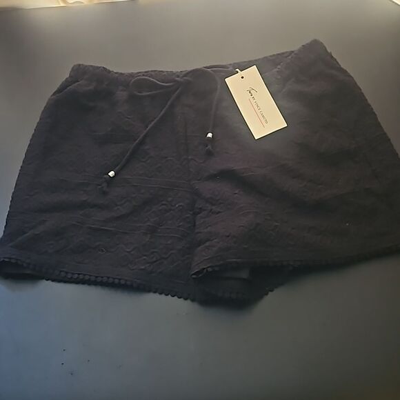 NWT Vince Camuto lace overlay shorts BLACK Sz L - Picture 1 of 7